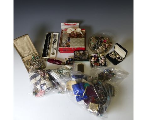 A quantity of good vintage Costume Jewellery, including two silver and amethyst bracelets, a mid-European green glass and ena