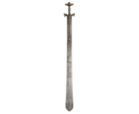 A RARE SOUTH INDIAN SWORD (KHANDA), 16TH/17TH CENTURY, with broad double-edged blade of wootz steel swelling to a ~Cobra~s he