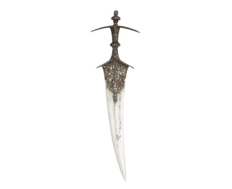 A SOUTH INDIAN DAGGER (CHILANUM), 16TH/17TH CENTURY, POSSIBLY HYDERABAD, with curved broad blade formed with a stout point an