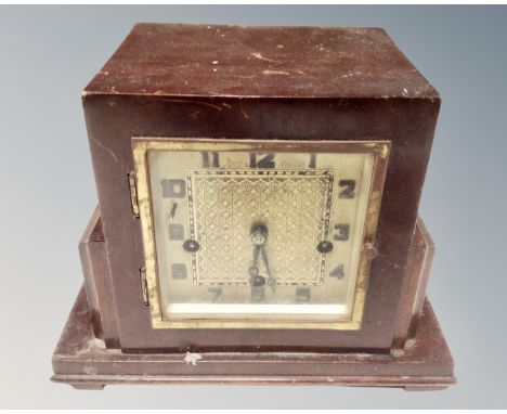 An early 20th century mahogany cased mantel clock 