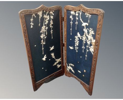 A Japanese two way folding fire screen with Shibayama inlay and lacquered reverse, each panel 91cm by 46cm. 