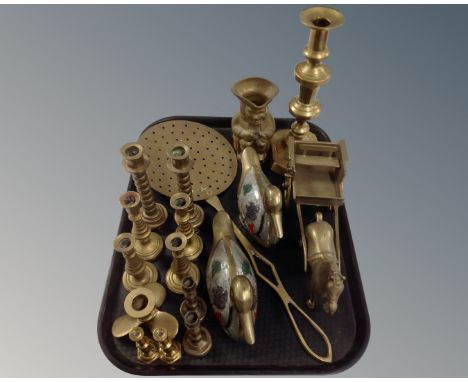 A tray of assorted brass wares, candlestick, horse an cart, chestnut warmer, toby jug etc 
