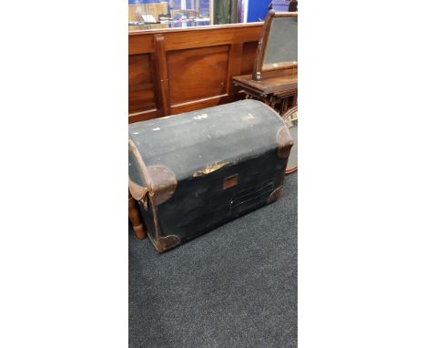 LARGE VICTORIAN TRUNK