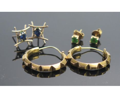 A Pair of Emerald Stud Earrings with 18K fold butterflies (1.5g), a pair of sapphire earrings in precious yellow metal settin