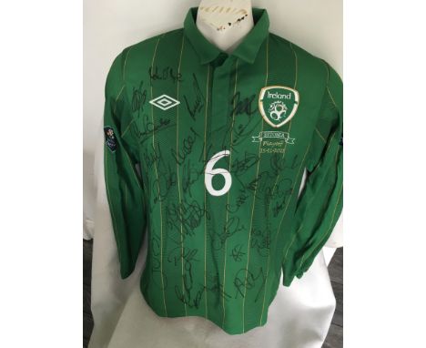 2011 Republic Of Ireland Match Issued Play Off Football Shirt v Estonia: Fully signed by the ecstatic Eire players who qualif