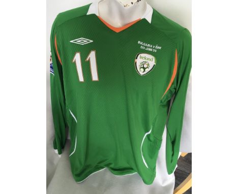 2009 Republic Of Ireland Match Issued Football Shirt v Bulgaria: Green short sleeve number 11 shirt issued to Stephen Hunt wi