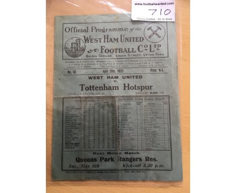 1932/33 West Ham v Tottenham Football Programme: Division two match in good condition with no writing.