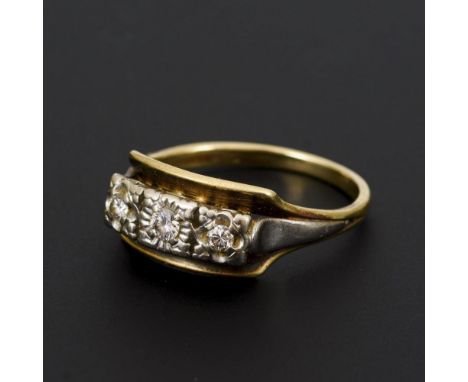 Ring mit Brillanten                Gelbgold/Weißgold 585 gestempelt.        Brillanten gesamt ca. 0,18 ct/H/PI-II. Ringgröße 