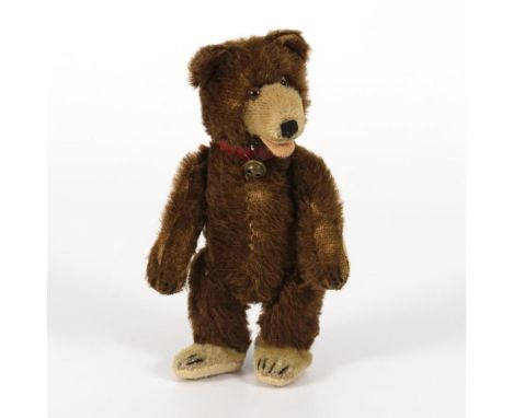 Teddy Baby    Steiff.        Ohne Knopf.        Um 1938.                    Mohairplüsch, Filz.        H 22 cm.              