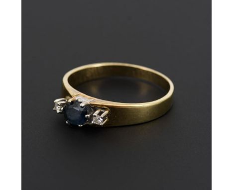 Ring mit Saphir und Diamanten                Gelbgold 585 gestempelt.        Ringgröße 58.        3,1 g.                Chato