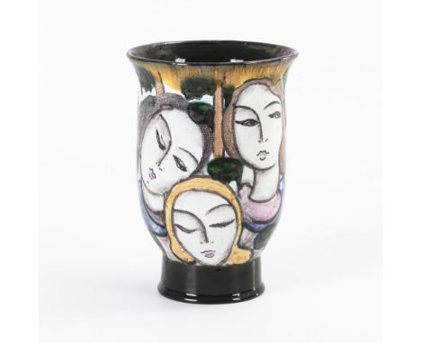 Seltene Art-déco-Künstlervase    Wiener Manufaktur Friedrich Goldscheider.        Stempelmarke GS 19 mit Zusatz "Made in Aust