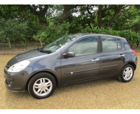 Make &amp; Model: Renault Clio Priv 5DRDate of Reg: EF06JBZColour: Greycc: 1598MoT: 28-11-2021Fuel Type: PETROLMileage: 84kTr