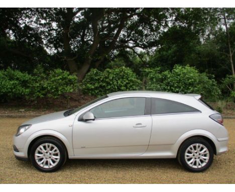 Make &amp; Model: Vauxhall Astra SRiDate of Reg: AK11 FTVColour: Silvercc: 1598MoT: 14-04-2021Fuel Type: PETROLMileage: 92kTr