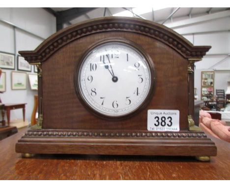 A mantel clock
