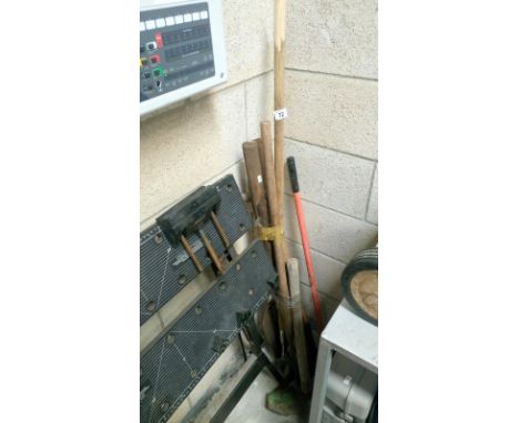 A quantity of garden tools
