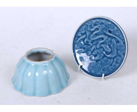 A Chinese export blue glazed inkwell, of lobed form, with gilt border, four character mark to the underside, h.5.5cm; togethe
