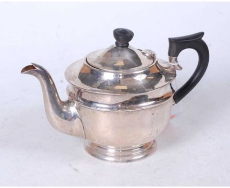 A mid-20th century silver teapot, of plain undecorated form, having ebonised finial and handle, by Viners, 14.4oz 