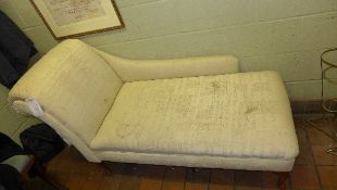 A chaise longue upholstered in ivory fabric on cabriole support (needs upholstering)