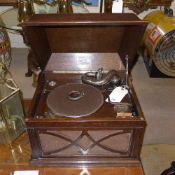 An oak cased HMV wind up gramophone (a/f)