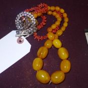 A collection of costume jewellery includ