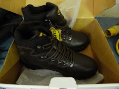 *Pair of New Size 7 Caps Working Boots