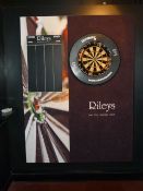 *Winmau Blade 4 Dartboard complete with Score Board & Dartboard Surround & Ceiling Light