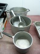 3 Aluminium Pans & 2 Scoops