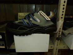 *Pair of Warrior Work Safety Trainers - Size 10