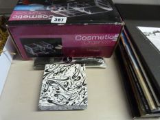 *Cosmetic Organiser - Compact & Brush