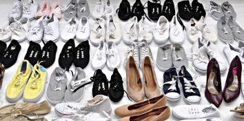 44 x Assorted Pairs Of Ladies Footwear - Various Sizes – Box1072 - Ref: 0000 – Also Includes A Few