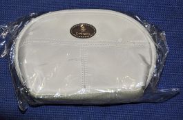 25 x Emirates Amenity / Toiletry Bags – NJB113 - CL008 – Most Contain Mirrors &/or Brushes –
