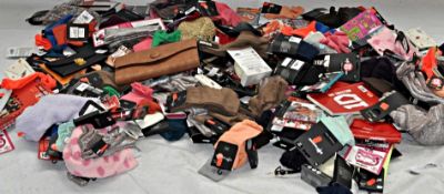 184 x Items Of Girls Fashion Accessories & Giftware – Inc. Socks, Purses, One Direction Stationery