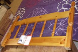1 x Single (3') Pine Headboard - Ref: FC836 - Ex Display Stock In Good Condition - CL036 - Location: