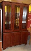 1 x Illuminated 5-Door Display Unit - Ref FC458 - Exellent Example - Features Glass Fronted Doors,