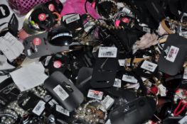 **Jewellery Lot** Approx 300 x Items Of Costume Jewellery - Box1048 – Great Selection, Too Much To