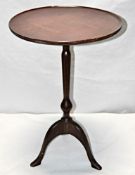 1 x Solid Wood Plant Stand In A Dark Walnut Stain – Item Ref BEA26 – Top Diameter 43cm, Height: