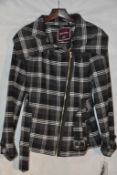 1 x Unisex Gentle Fawn Jacket – Large – New with Tags – High Resale Value - Ref : G7 - CL007 -