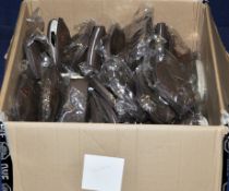 40 x Emirates Eminity Bags ( 20 x 2nd class nylon , 20 x 1st class suede) containing comb and mirror