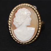 9ct gold small oval cameo ring. Size M.