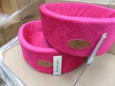 16 x Trendy Pets. Beds for pets. Dog/Cat Beds. Brand new and Sealed. RRP Â£240! Great fast moving