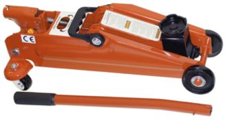 x6 - 2.0 Ton floor jacks complete with plastic case 6.5kgs. BRAND NEW Capacity of 2 ton. Mainly used