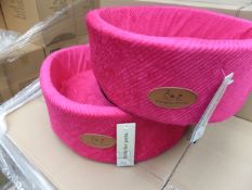 16 x Trendy Pets. Beds for pets. Dog/Cat Beds. Brand new and Sealed. RRP £240! Great fast moving