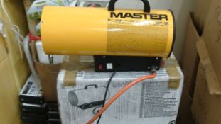 Master – Space heater – boxed in original packaging – pre used – with gas and mains attachments as