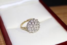 Beautiful large Hallmarked 9k gold ring with 20 diamonds set in white gold, approx 0.8ct