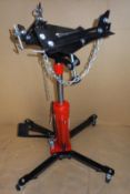 2 Stage Transmission Hydraulic Jack wih adjustable Bed Product Description: 

Features:
Telescopic