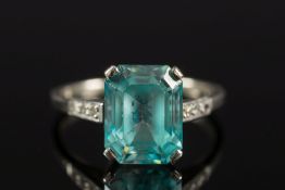 A rectangular blue zircon single-stone r