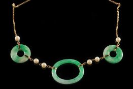 A green jade and cultured pearl necklace