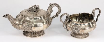 A George IV silver teapot, maker William