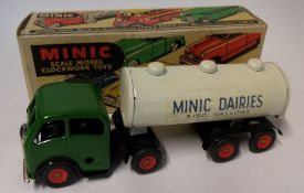 Triang Minic ,71M Mechanical Horse and T
