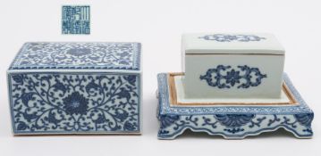 A Chinese blue and white porcelain incen